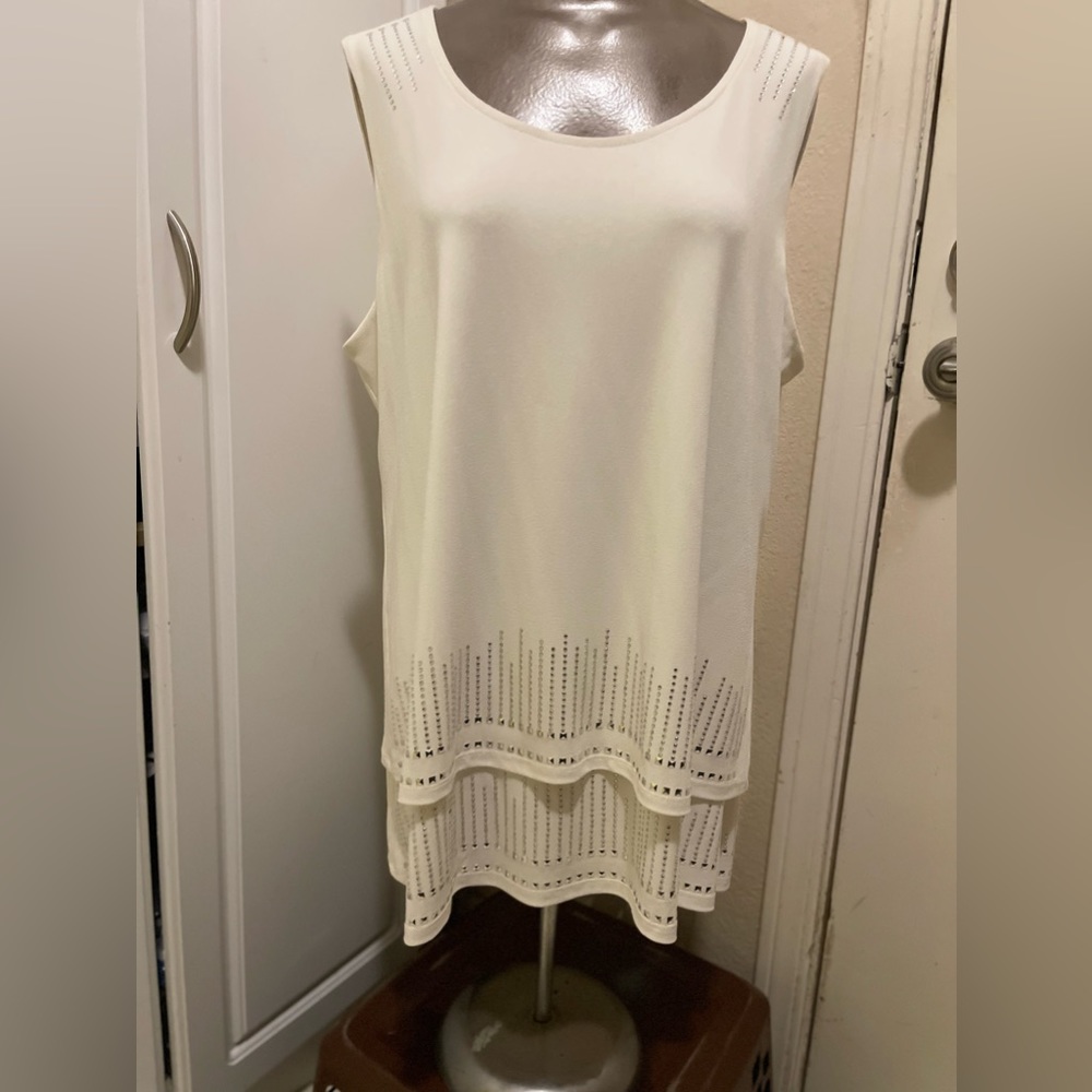 Sleevless cream color top